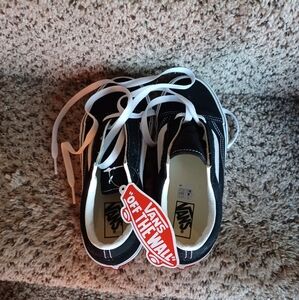 Vans BRAND NEW boys size 3